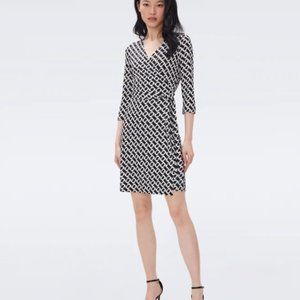 DVF Silk Jersey Wrap Dress in Chain Link Medium Black- SIZE 4